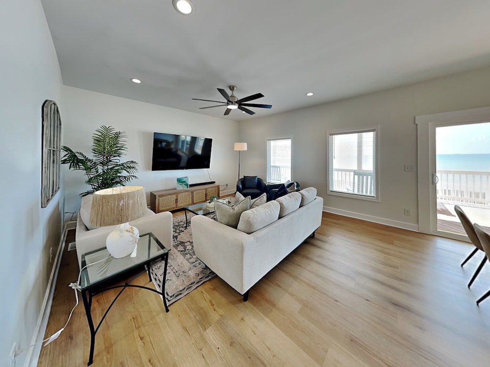 Pelican Landing by Topsail Realty