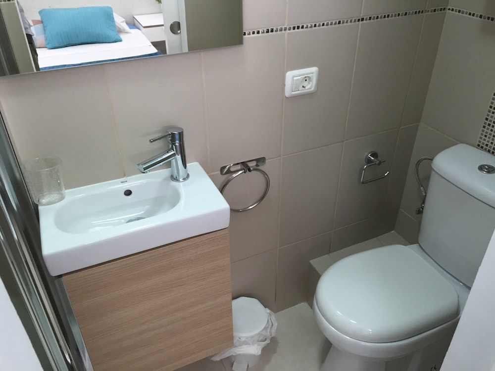 Delicious Los Cristianos,achacay,2bdr & 2bathr Beach Close Wifi Free