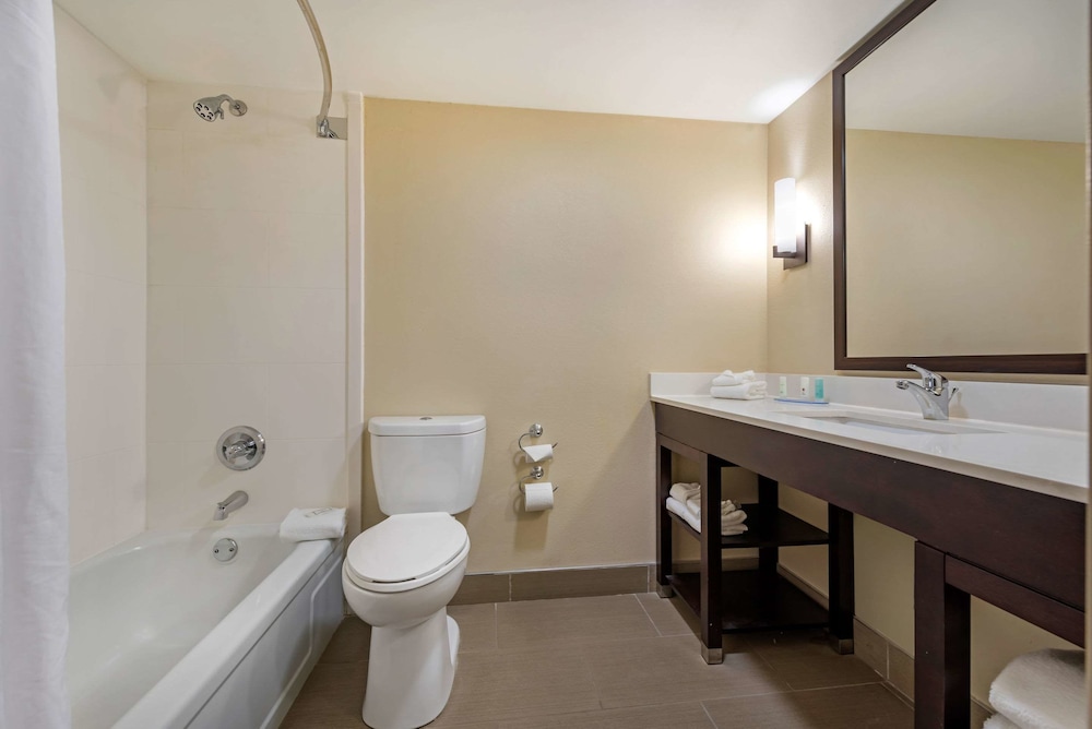 Lexington Vacations - Clarion Hotel Conference Center - North - Property Image 65