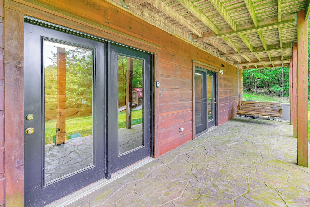 Blue Ridge Mtns Retreat w/ Views, 1 Mi to Parkway!