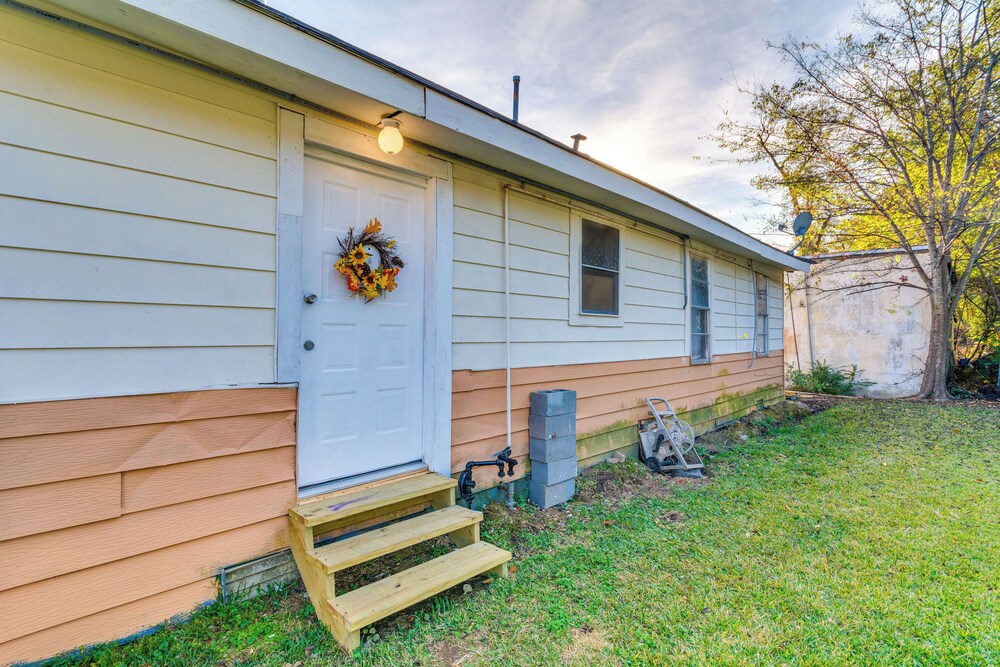 Centrally Located North Little Rock Studio w/ Yard