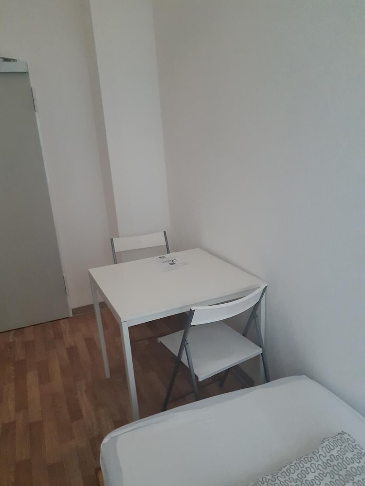 2-Rent Group Hostel Zimmer&Apartments GKP2