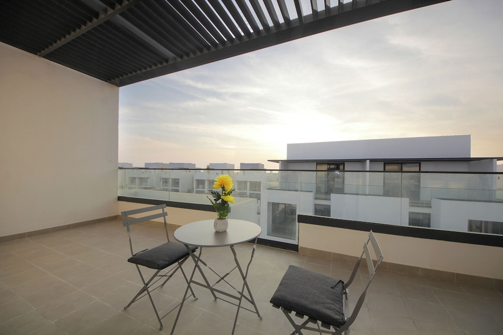 Luxurious 4BR Villa with Private Garden