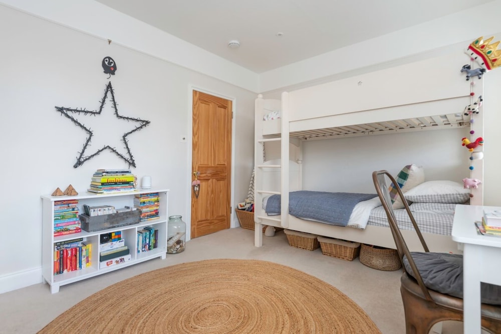 3-bedroom Home in Richmond - Ideal Family Living