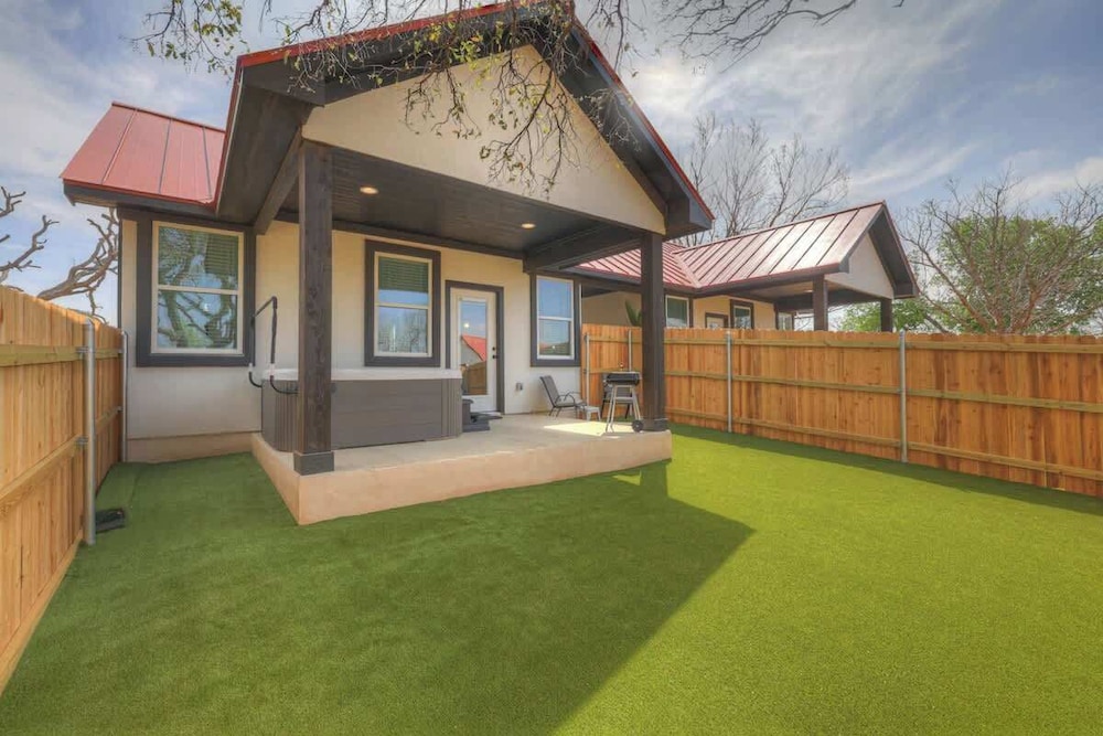 Modern Casita With Hot Tub Six Minutes From Main Street