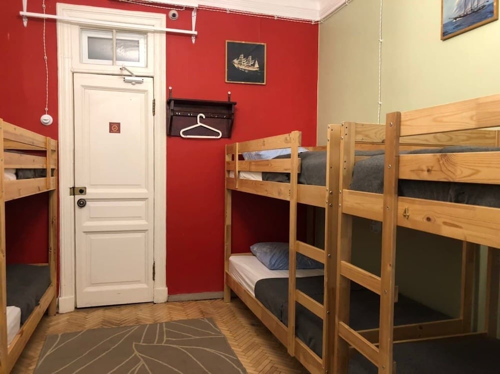 Old Flat Guest House on 1st Sovetskaya - Hostel view 3
