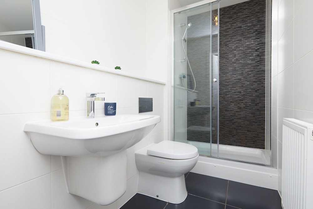 Derby City 3 Bed House- Roof Terrace