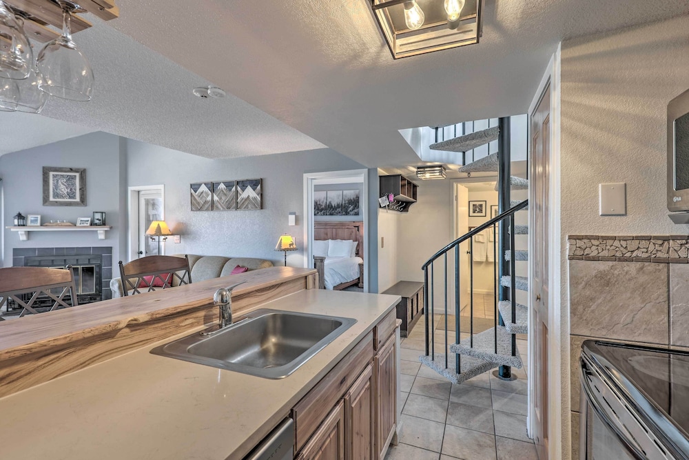 Ski-in/out Granby Condo w/ Mtn Views + Balcony!