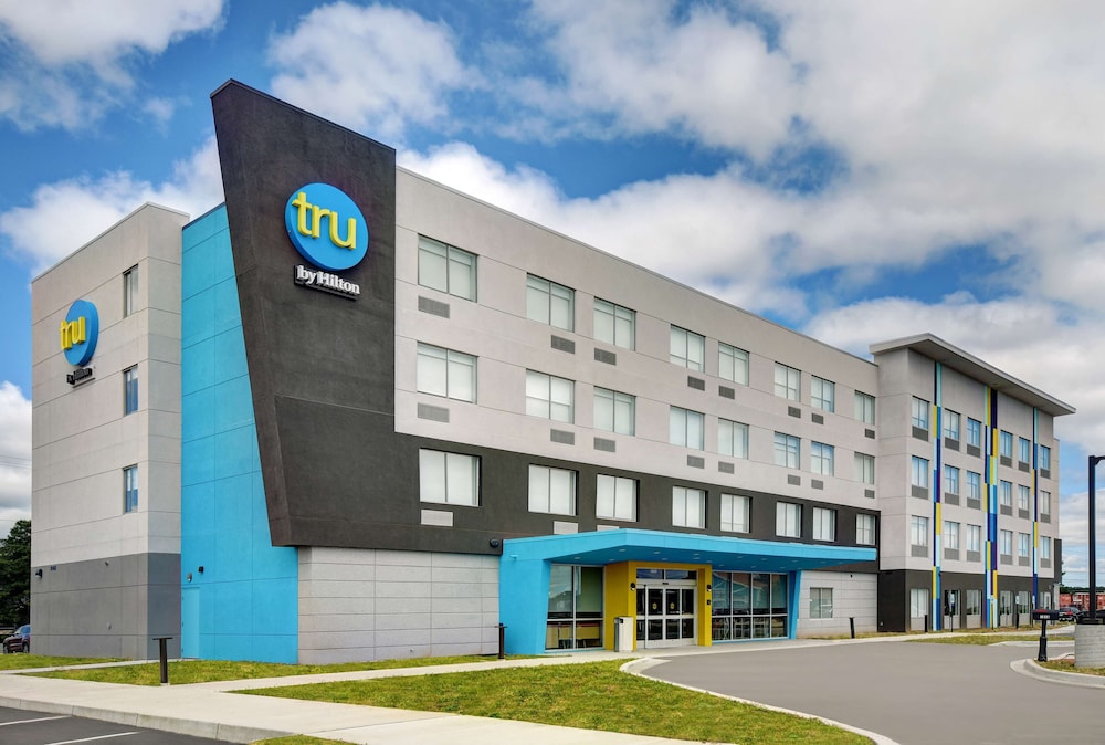 Gaylord Vacations - Tru By Hilton Gaylord, MI - Property Image 1