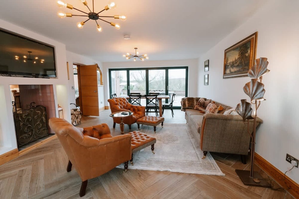Luxury Langtoft Stud - Sleeps 10