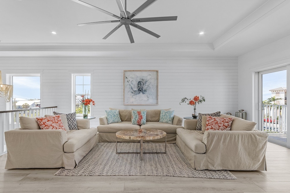 673 White Sands Retreat: Bay Views, Pool, Elevator 5 Bedroom Home