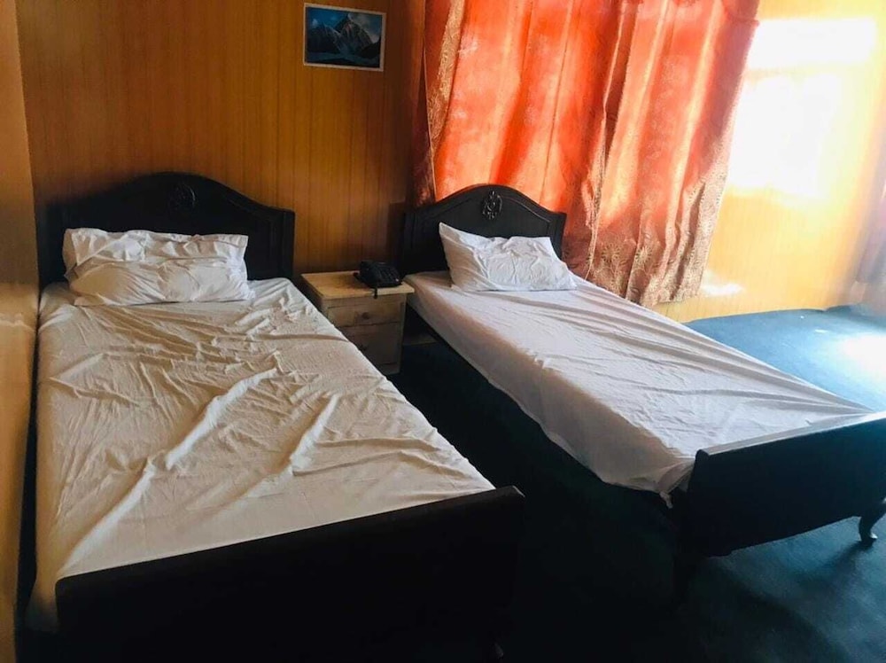 The Mountain Front Guest House And Hotel view 3