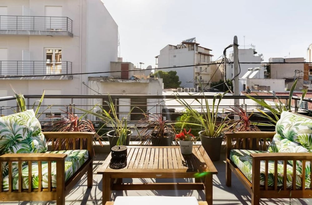 Stylish Boutique Loft With Private Balcony