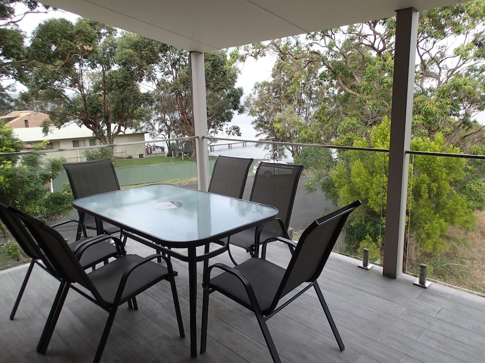 Dungowan Waterfront Apartments
