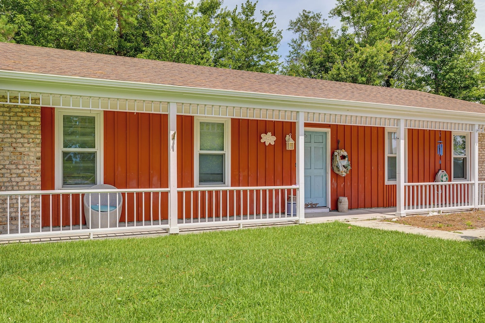 4 Mi to Radio Island Beach: Family Cottage