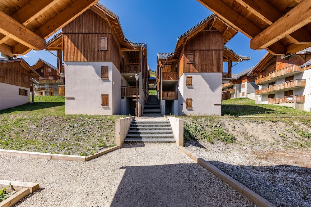 Noemys Les Chalets du Hameau des Aiguilles view 3