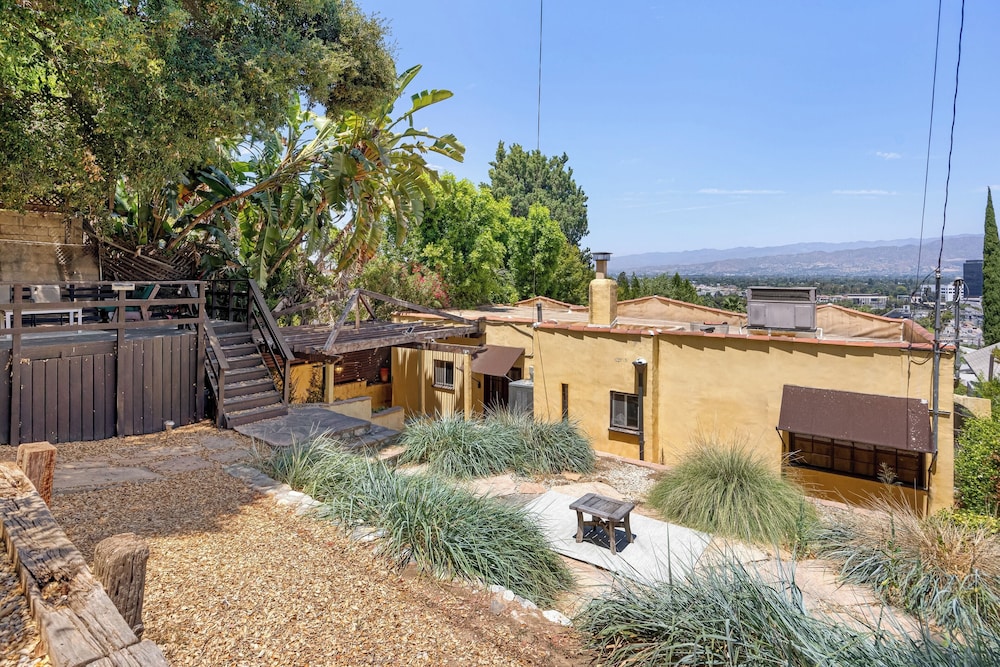 Fredonia by Avantstay Great Views of Studio City