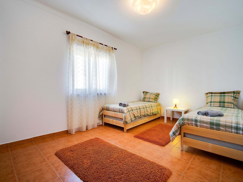 Soothing Holiday Home in Ferrel near Baleal Island view 3