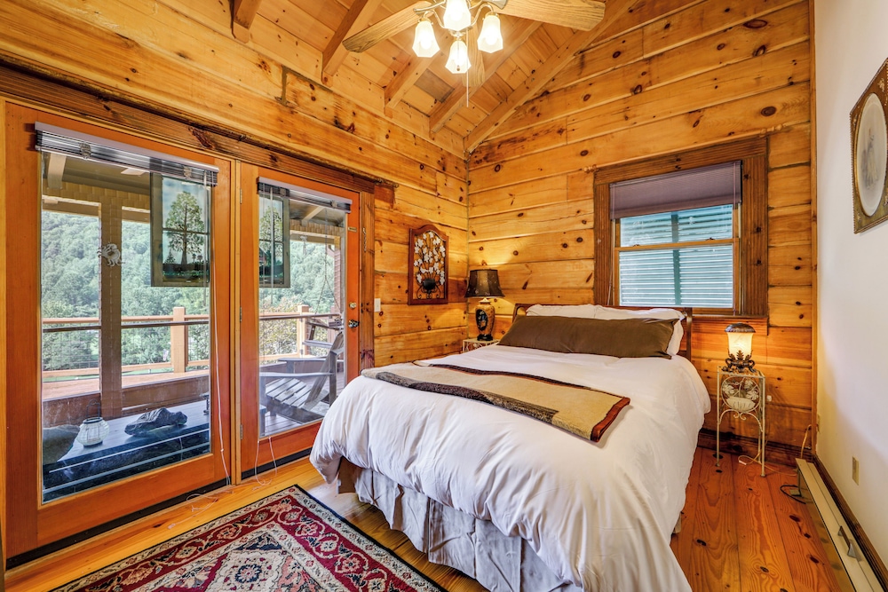 Panoramic Mountain Views & Decks: Franklin Cabin!