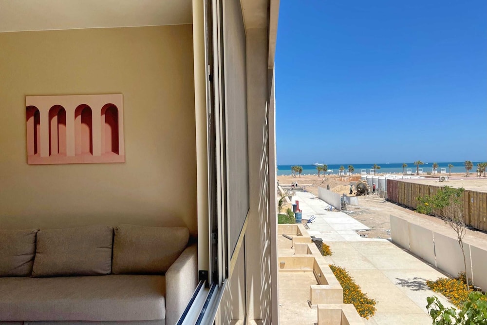 Xuru Stays I Homestyle & Summery 1bdr@ Mangroovy Free Beach Pool