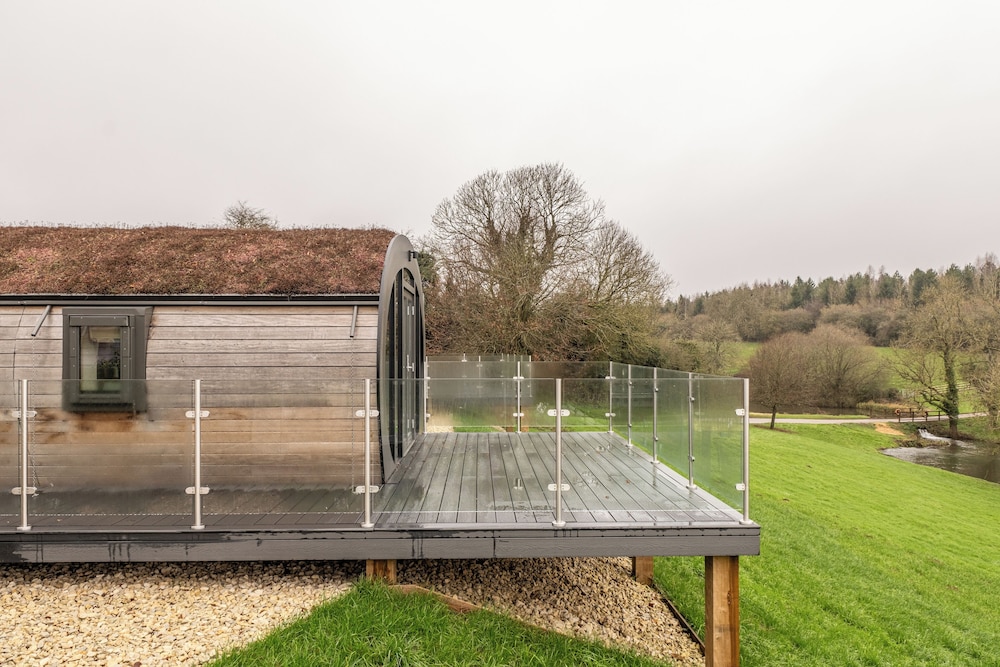 Sustainable Pod on Old Chalford Farm