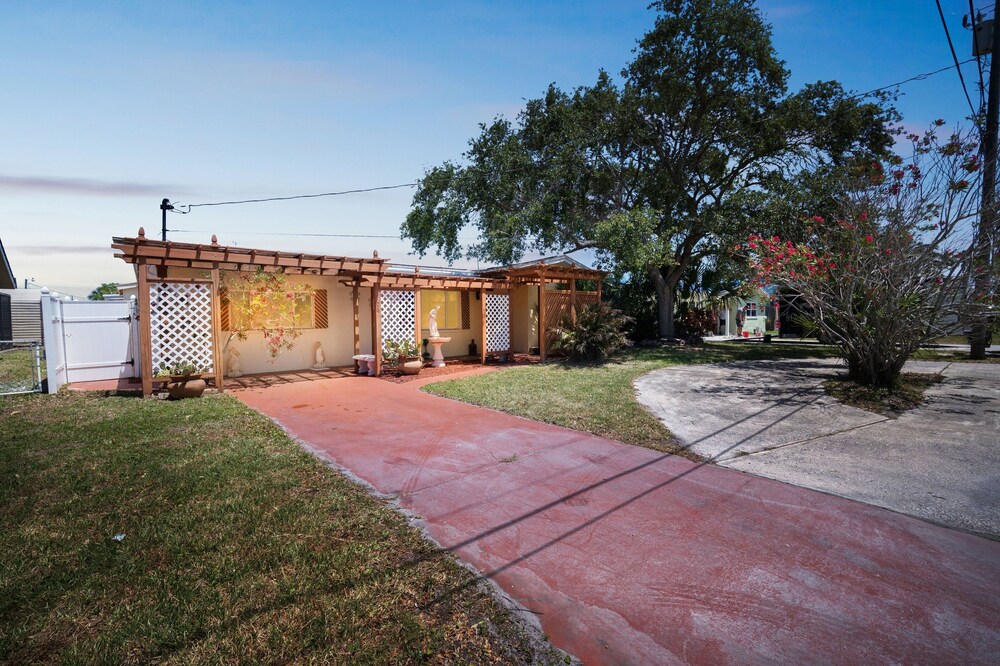 Waterfront Escape With Private Pool & Gulf Access 3 Bedroom Home