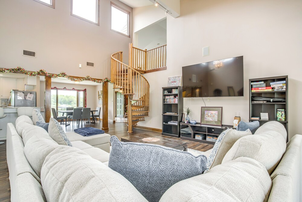 On-site Boat Dock: Queenstown Home w/ Pool & Yard!