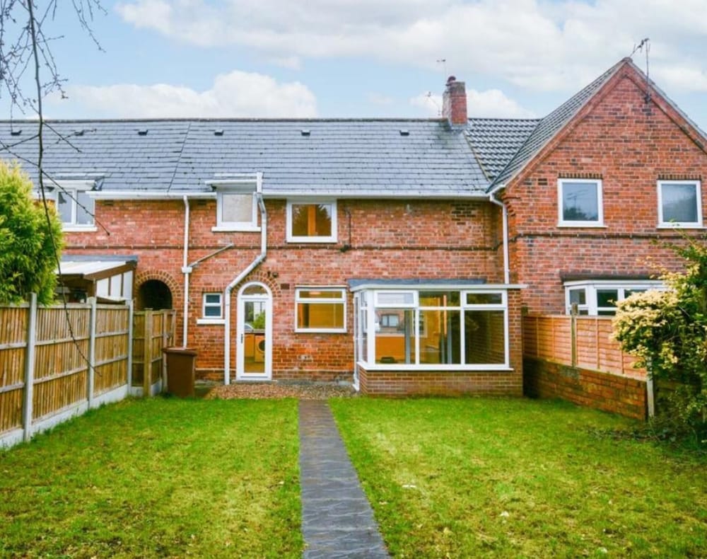 2 Bedroom Minimalist Home From Home With Parking