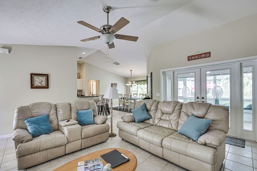 Dog-friendly Home, Lake Henderson Across Street!