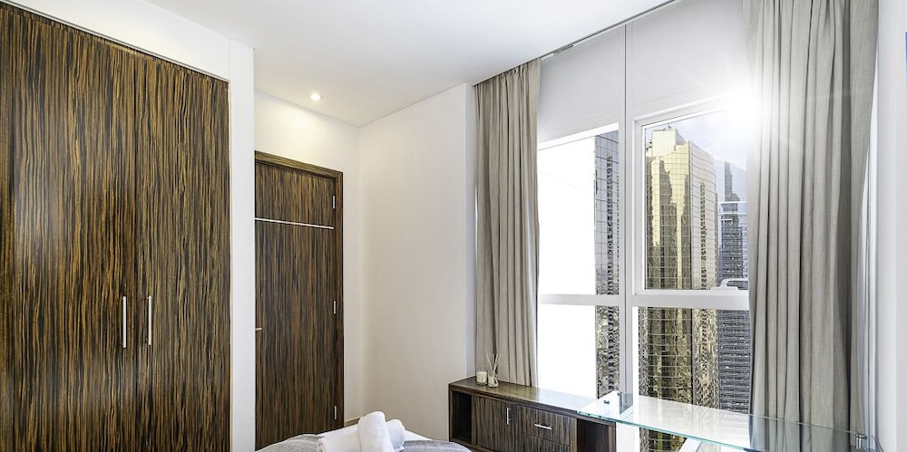 LUX The Bonnington JLT Suite 2