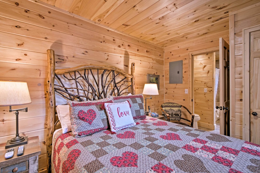 Hot Tub & Views: Charming Bryson City Cabin! view 2