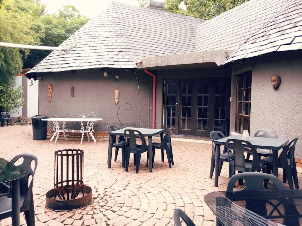 Rosebank Lodge & Backpacker