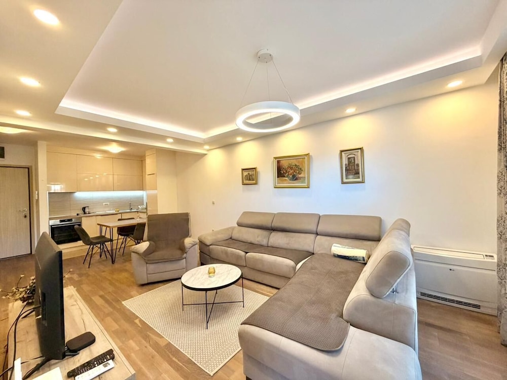 LV Central Apartment-Free Parking