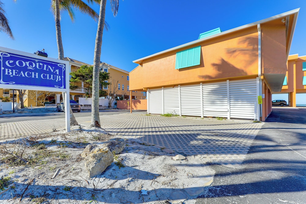 Steps to Beach: Bradenton Beach Condo w/ Deck