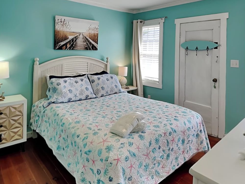 CB Sunshine Cottage by Carolina Retreats