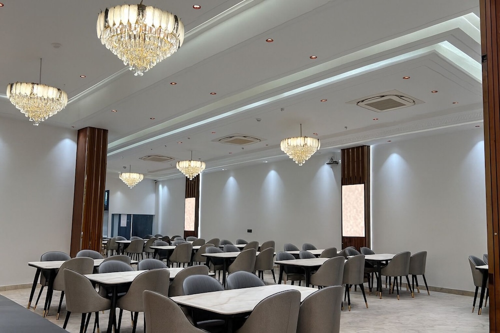 Hotel Grand Shalimar by JMD Group