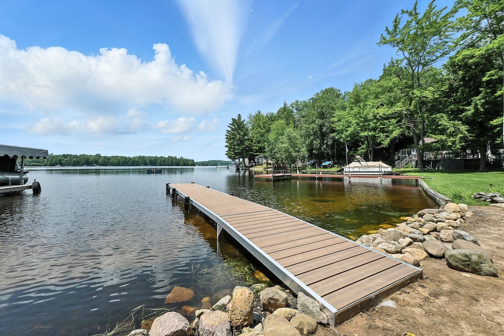 5 BR Family Hangout I Lake Views I Firepit