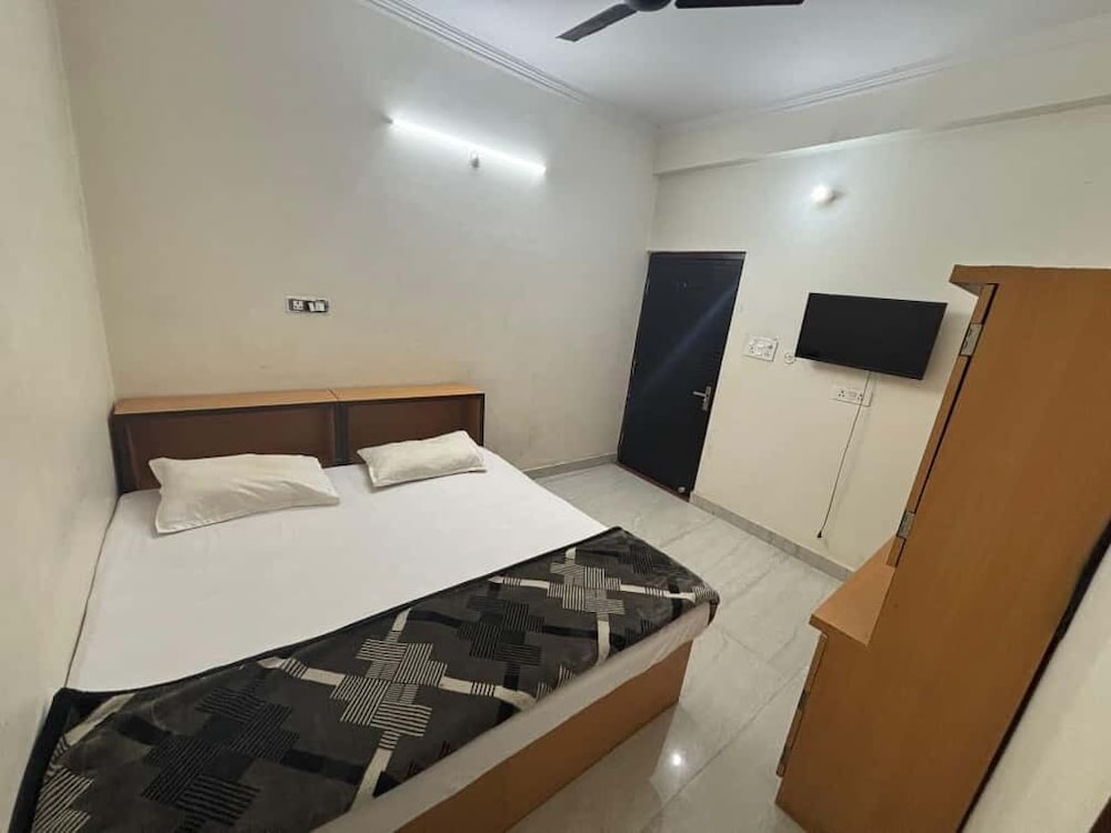 Hotel Awadh Pearl