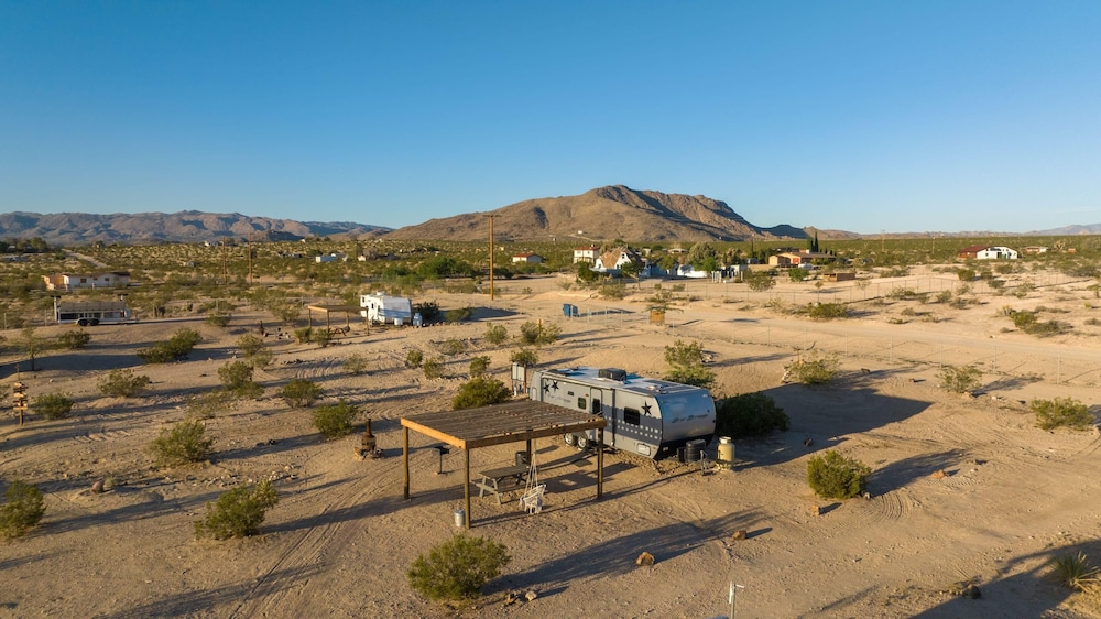 Joshua Tree Village Campground - Glamping Retreat view 4