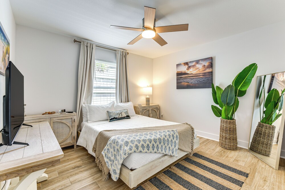 Walk to Beach: Family Retreat in Panama City!