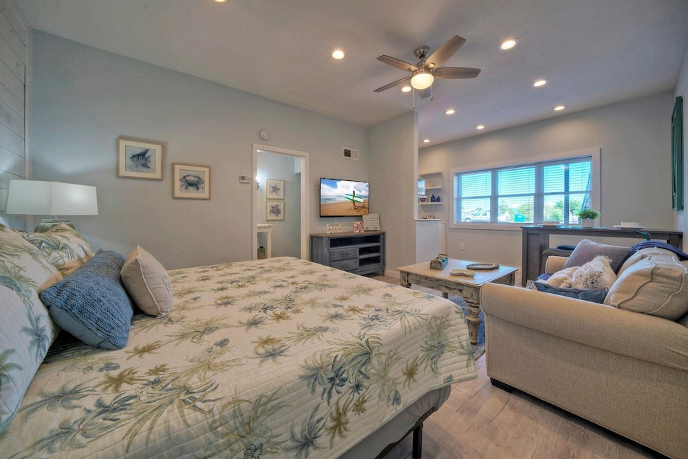2 Units Beachfront Complex w Pool Pickleball Beach Bliss Bleach Bungalow