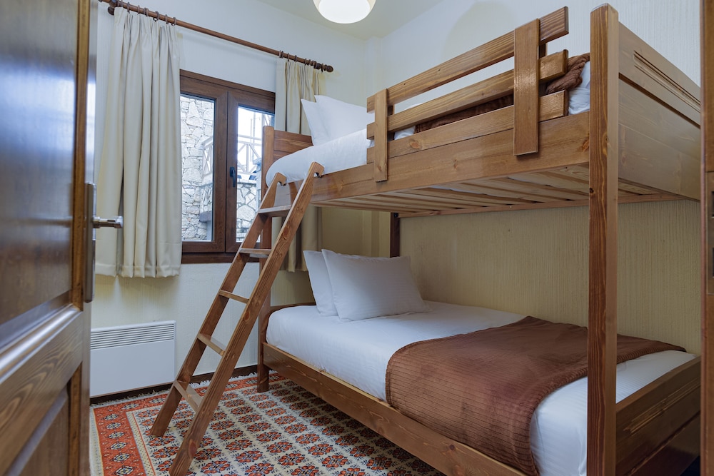 Parnassus Dreamwood Chalet view 4