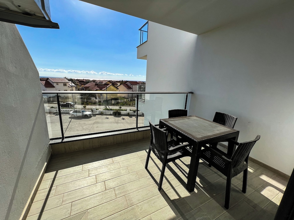 Isabella Pool Apartments