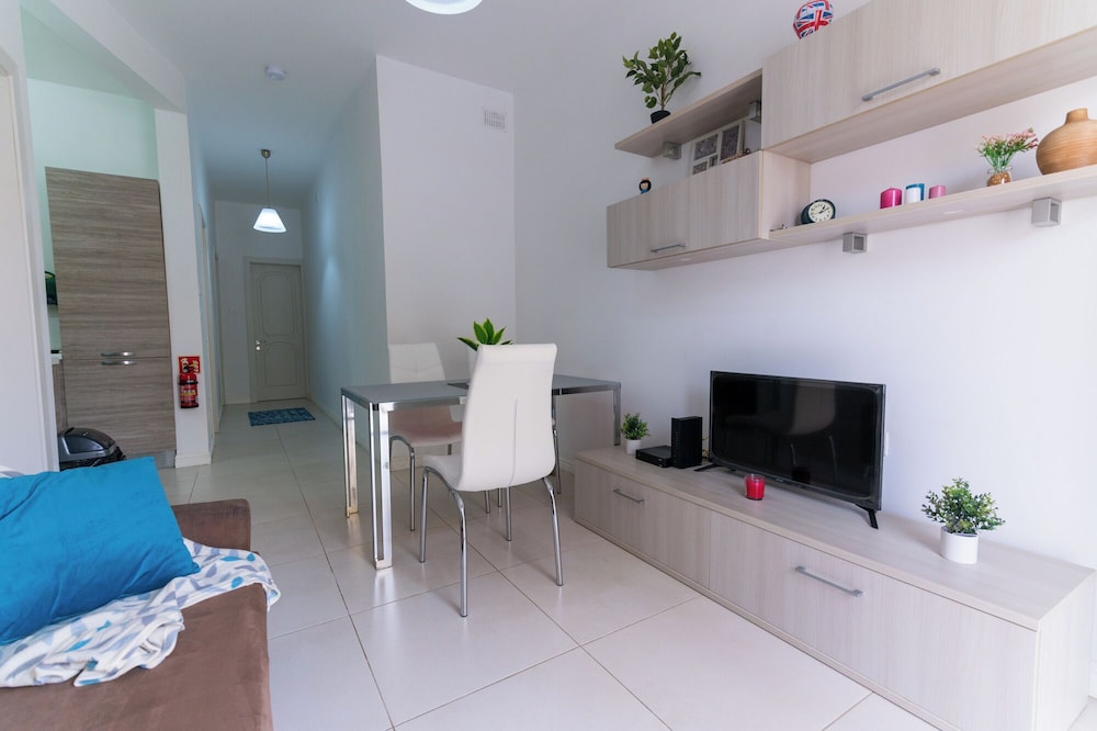 Seaside Cosy Maisonette- 2 mins from sea