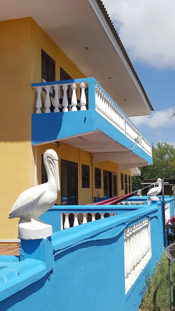 Sea Horizon Apartments (across from Mambo Beach)