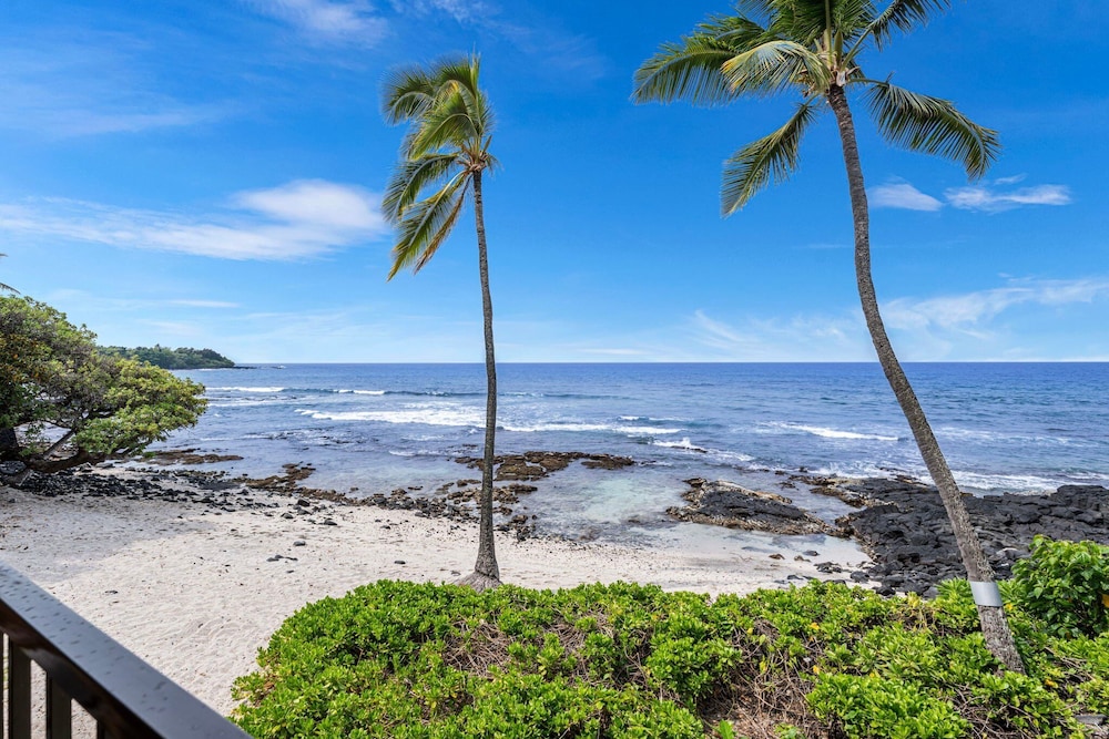 Ocean Front - Watch Dolphins From the Lanai - Wi-fi - Next to Beach- Vrkcv