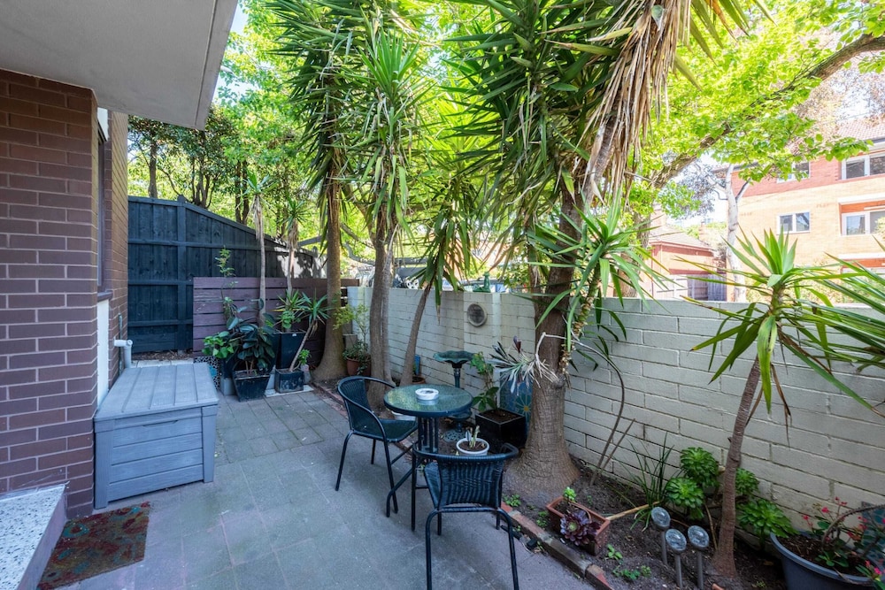 Beautiful 2-bed Unit in St Kilda West w/ Parking