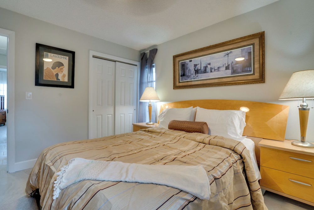Walk to Redington Beach: Renovated Duplex w/ Patio