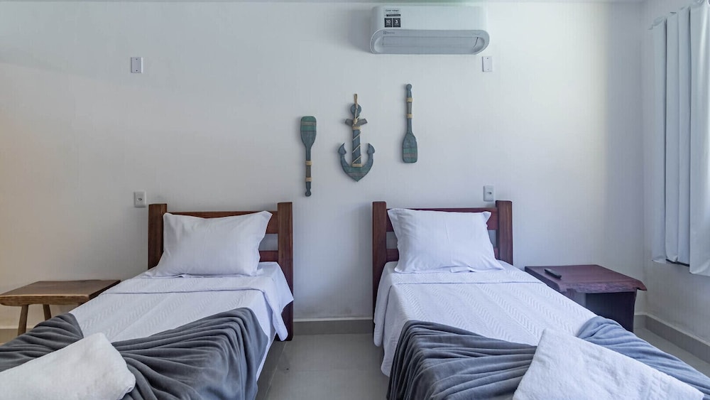 Casa Pet-friendly em Cond com Piscina e 5 Su tes