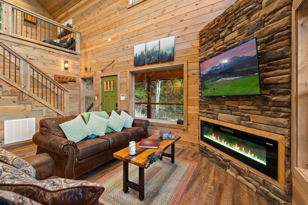 Goodness Gracious 3 Bedroom Cabin by RedAwning - Property Image 41